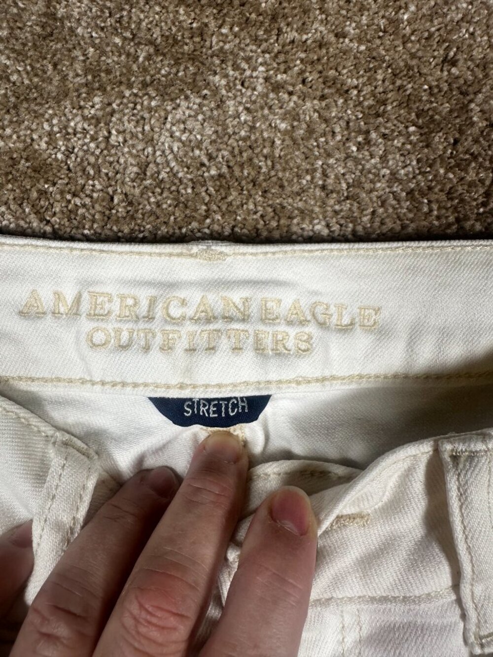 American Eagle White Stretch Denim Cutoff Shorts Size 6 Frayed Hem Summer Shorts - Picture 4 of 10